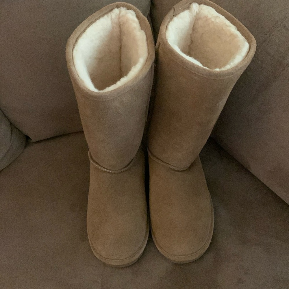 New bear paw boots 8.5
